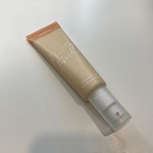 Colourpop pretty fresh hyaluronic acid tinted moisturizer in fair 2w.